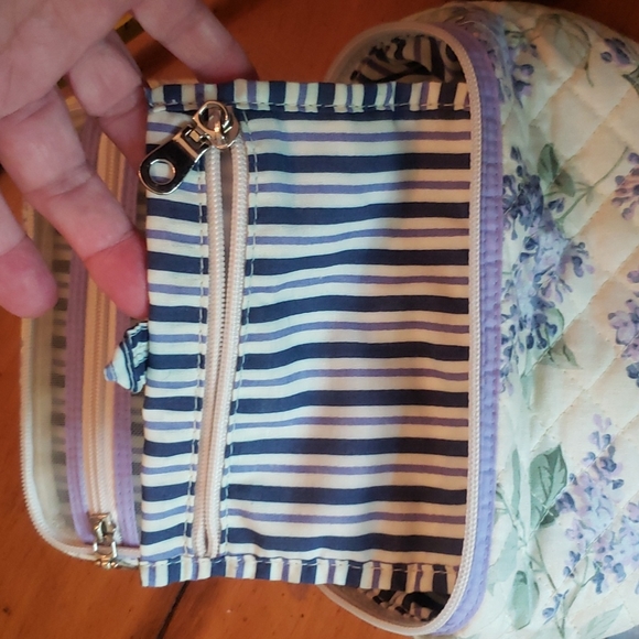 💥HOST PICK💥SMALL FABRIC COSMETIC TRAIN CASE - Picture 7 of 8